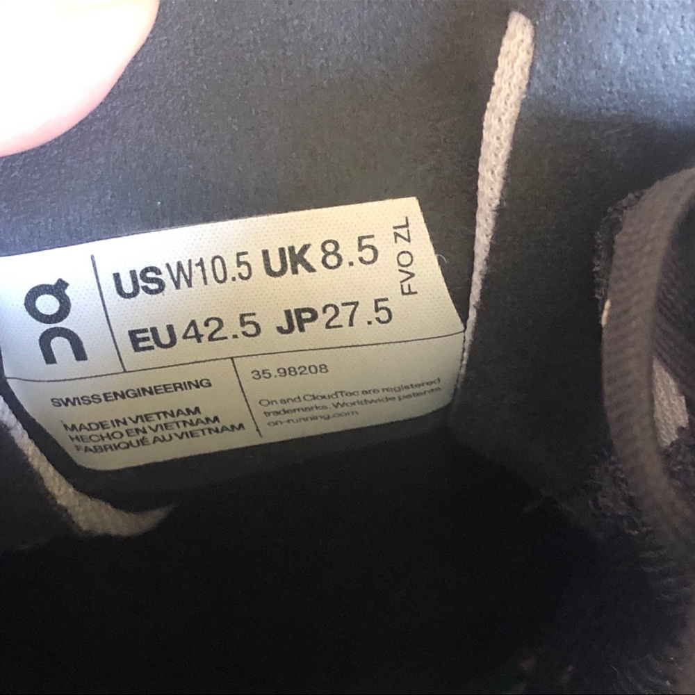 On running women’s Cloudflow sneakers size 10.5 price firm! - Picture 9 of 9